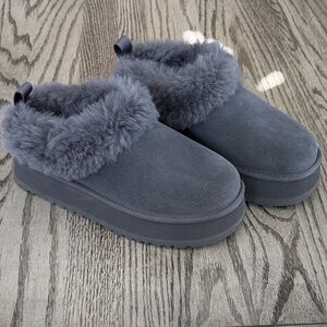 Women’s UGG Tazelle Obsidian. Size 7